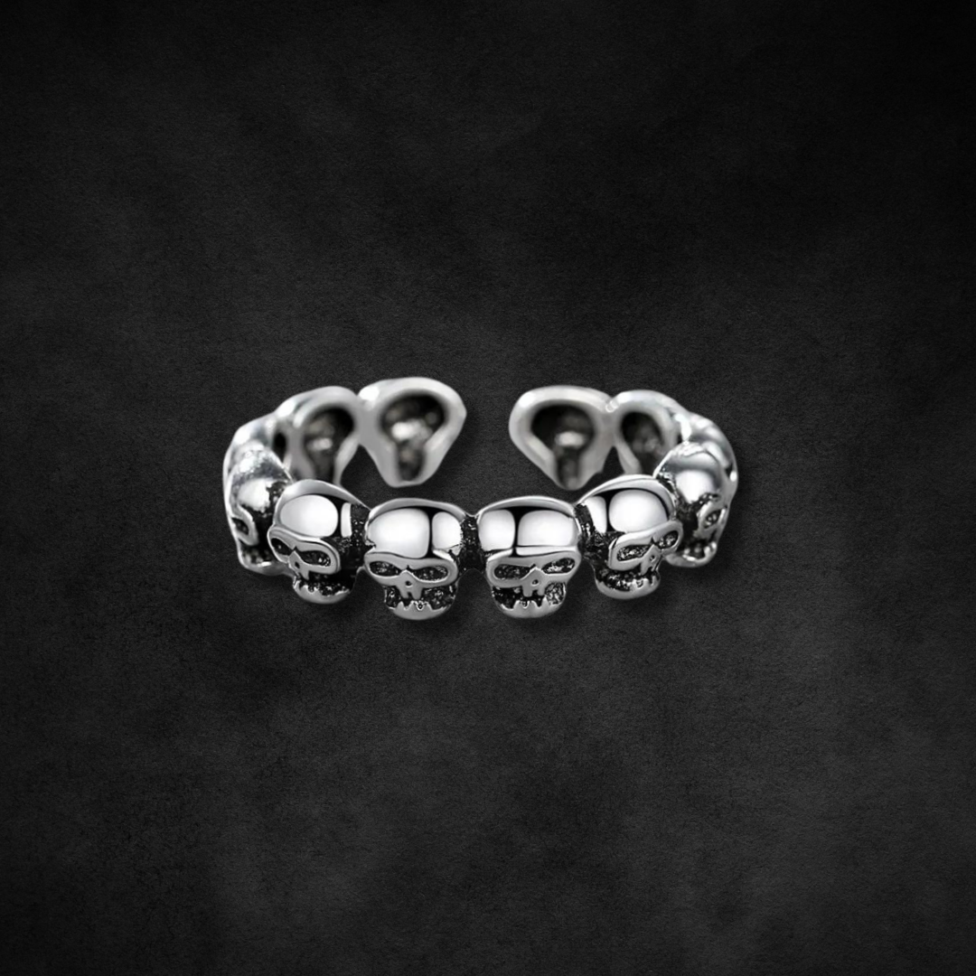 Skull band outlet ring